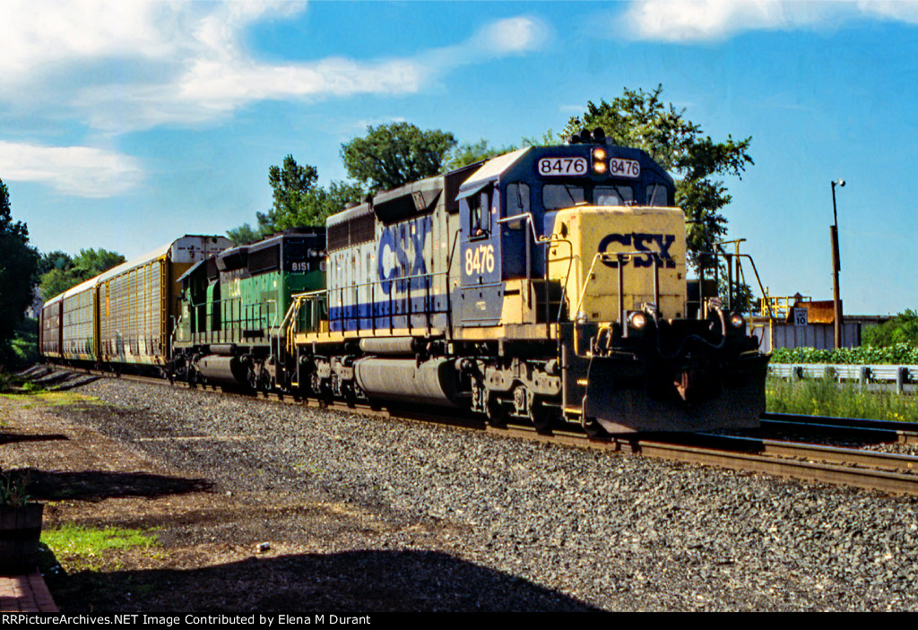 CSX 8476 on Q-273